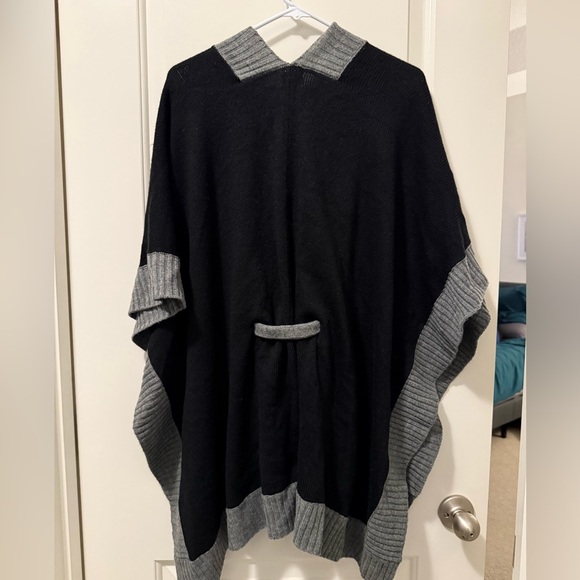 One size poncho sweater - Picture 2 of 4